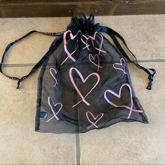 VICTORIA SECRET Mesh Heart Laundry Travel Pouch - Picture 2 of 3